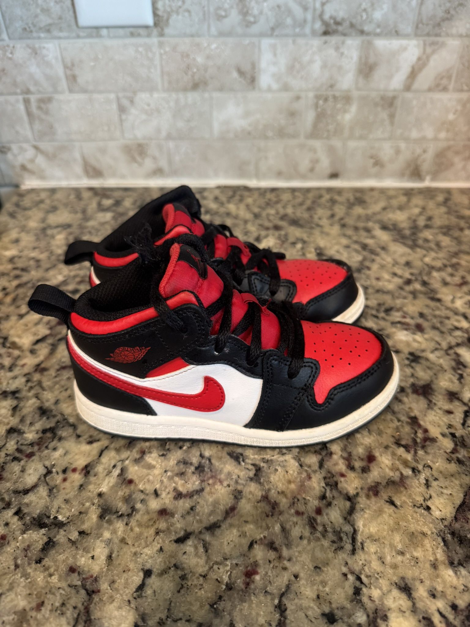 Nike Air Jordan 1 Mid Kid