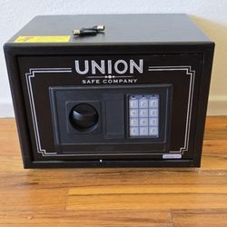 Electronic Digital Safe With Keys $20. I'm Located In Lodi 