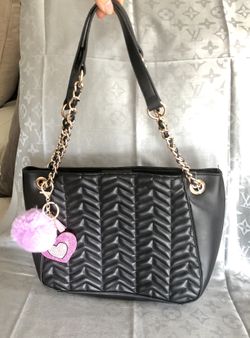 Cartera Nueva sin usar con llavero Brand New Purse Bag coming with Pompón heart keychain Everything Super Beautiful Super New