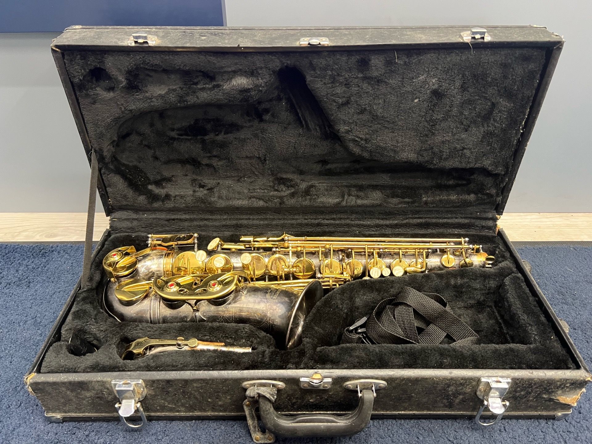 Hunter Saxophone Alto W/ case