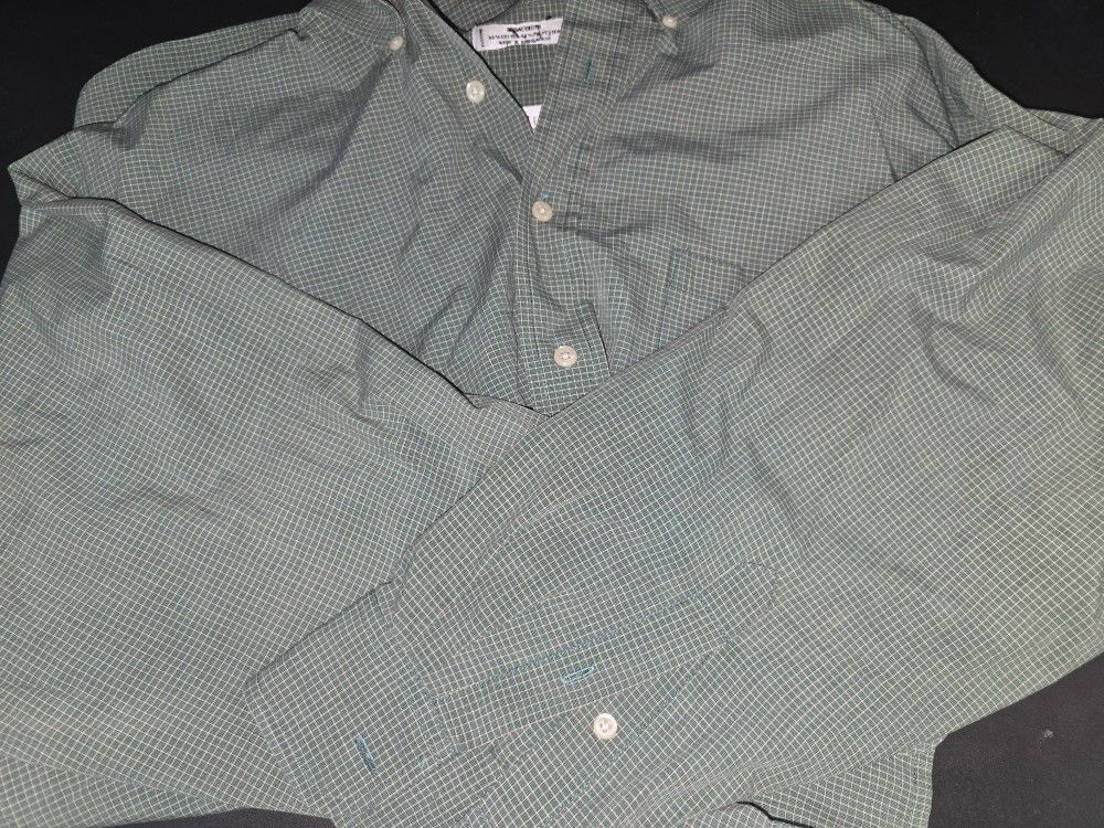 Vanheusen Men's 32/33 Button up Shirt