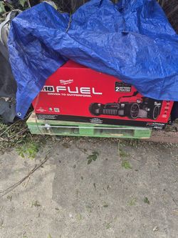 M18 FUEL 21" Self-Propelled Dual Battery Mower Kit w/ (2) 12 Ah Forge Batteries & Dual Bay Rapid Charger STORE PRICE $1199