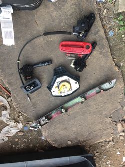 Se vende partes del Toyota celica GT y también tengo el bumper Fira de vidrio tamvien la bolsa de aire del volante tengo spoiler loss paneles de las