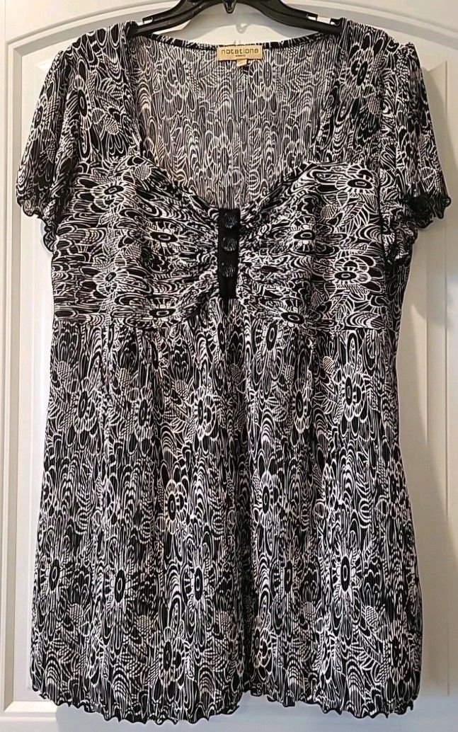 2X Woman's Notations Short Sleeve Accordion Style Blouse 