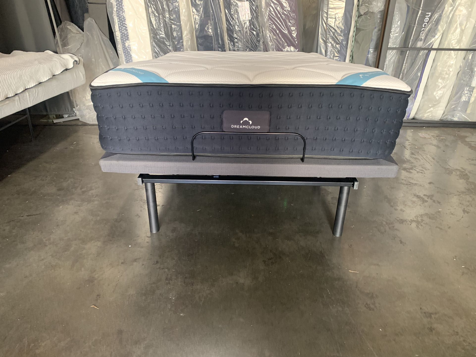 The DreamCloud Premier, Queen, Like New, Perfect Condition