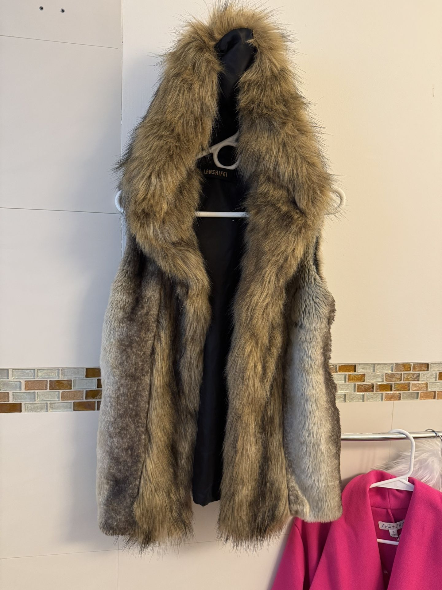 Men’s Small/ Women’s Medium Faux Fur Hooded Vest