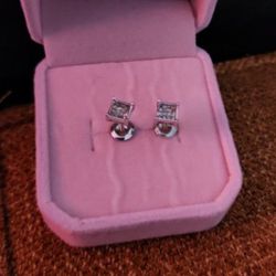 AUTHENTIC  14K  WHITE GOLD REAL DIAMOND  EARRINGS 