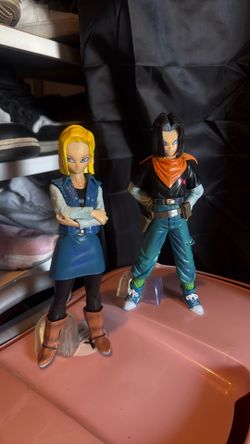 Goku figure both of them
