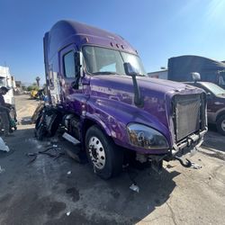 2018 Freight liner Cascadia  PART OUT (View Description) 