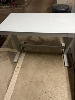 Electric desk
