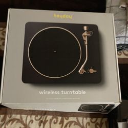 Wireless Vinyl Turntable W/Vinyls