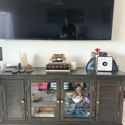 Furniture Console - City Furniture 