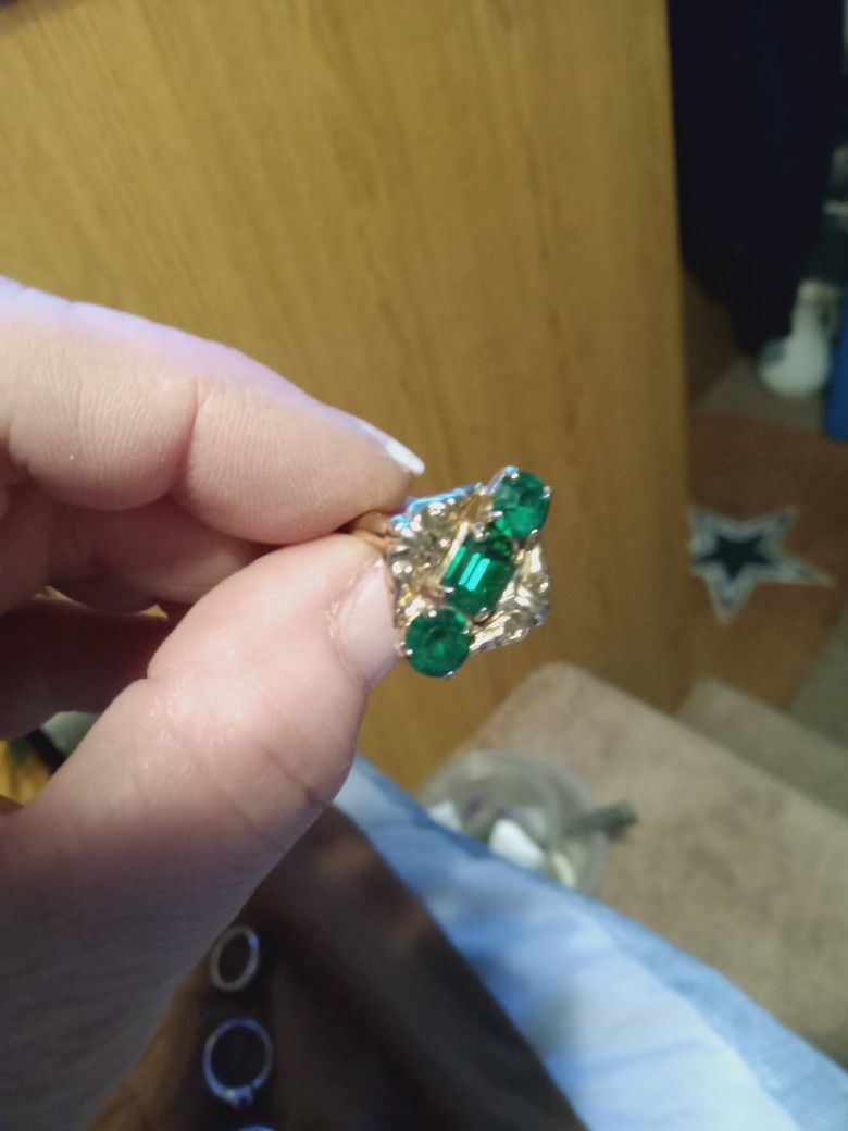 Avon green Stone And Gold Ring