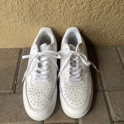 White Nike Court Vision Low