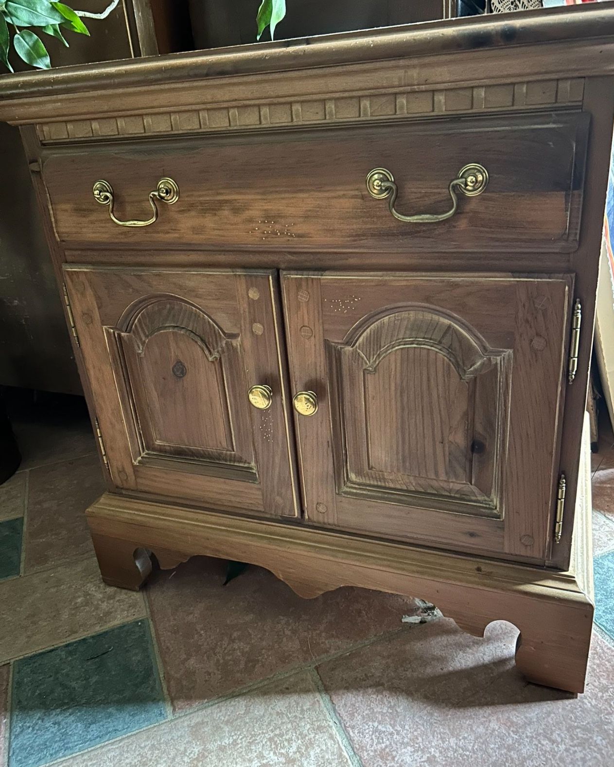 Beautiful Thomasville Solid Wood End Table Or Night Stand