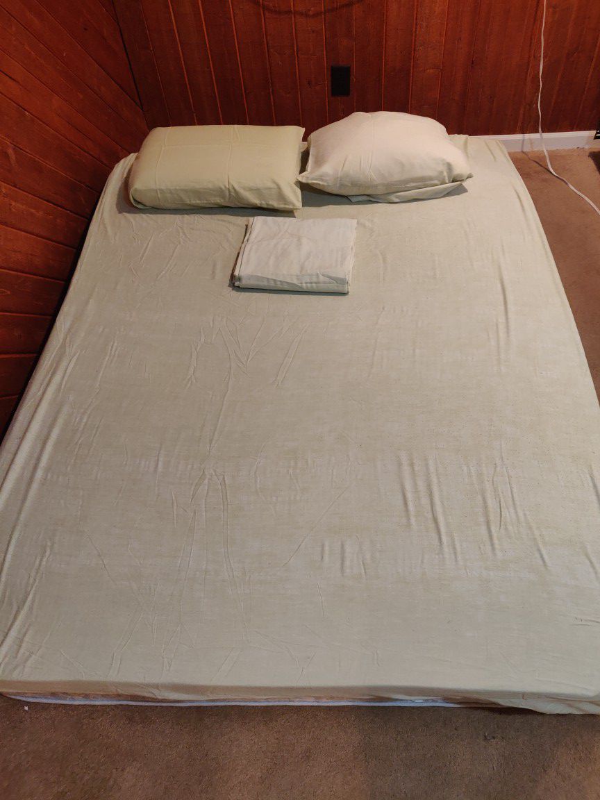 Free queen mattress w/memory foam topper + nice cotton sheets