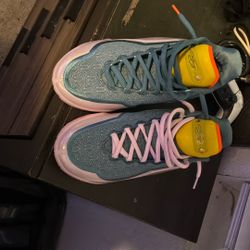 Brand New Hasn’t Wore Them Once Comes With Box 