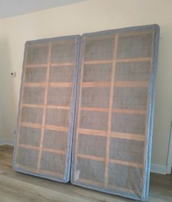 King Size Mattress Base with Metal Brackets – Like New, Barely Used
