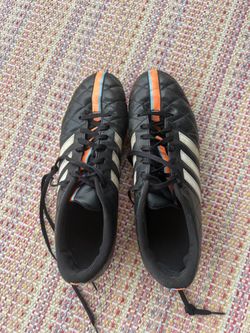 Soccer cleats, men’s size 10.5