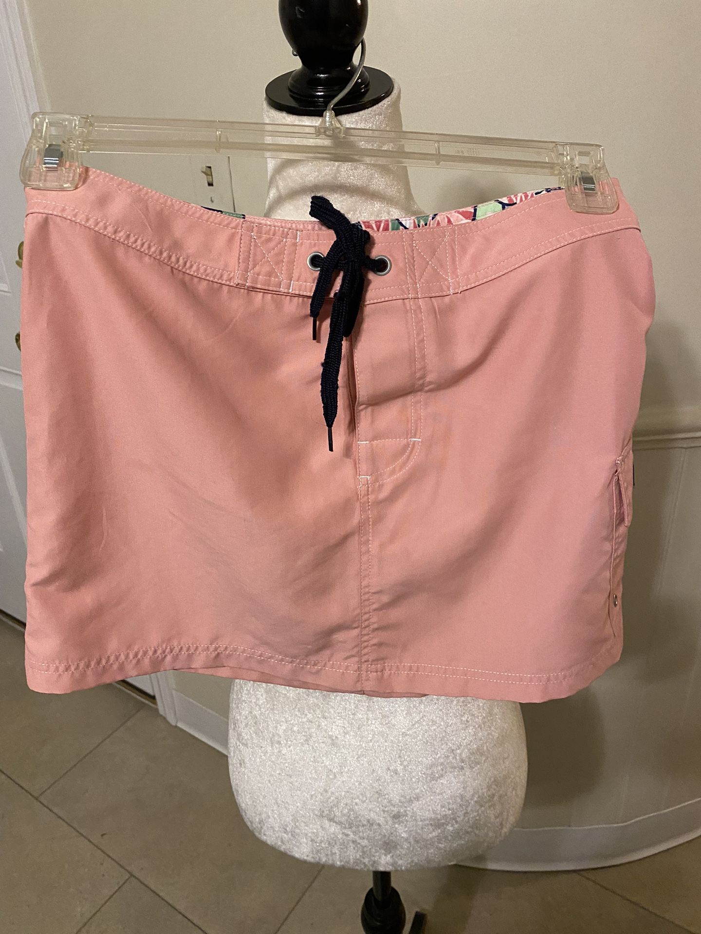Vineyard Vines Woman’s Coral Board Shirt Size 0-