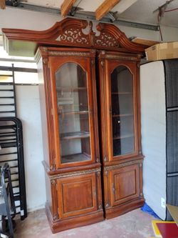 Entertainment Center/Tv/China Real Wood Cabinet