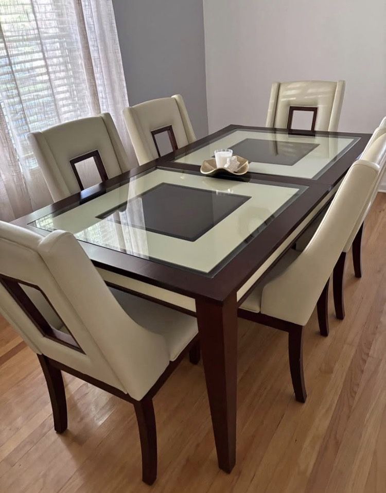Dining Table And Chair Set 
