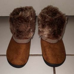 Isotoner brown winter boots with fur ladies size 6.5 to 7 FIRM