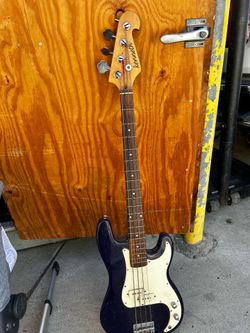 Bass guitar 🎸