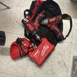 Milwaukee Set W Batteries And Charger 