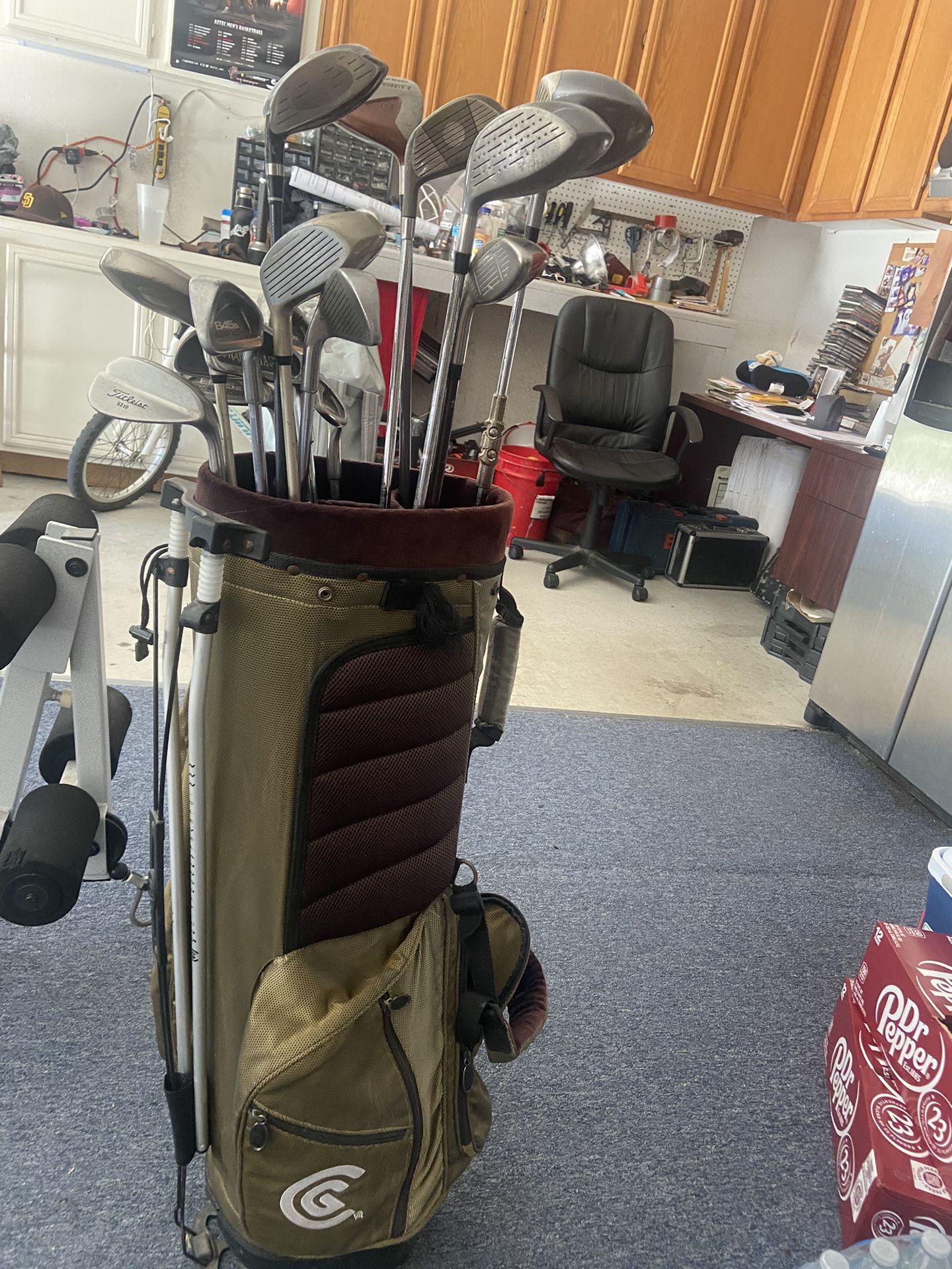 GOLF BAG AND CLUBS for Sale in Chula Vista, CA OfferUp