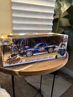 Street Fighter Chun-Li & 1993 Mazda RX-7