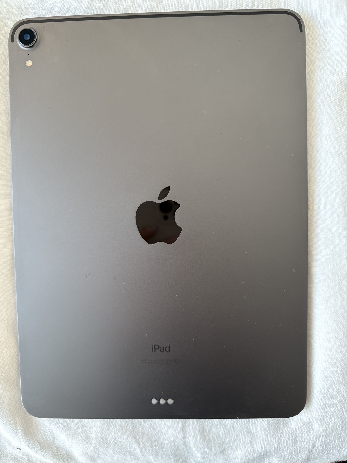 iPad Pro (11 Inch) 1st gen Model: MTXN2LL/A 64 GB