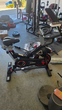 Workout machine with bench and stationary bike