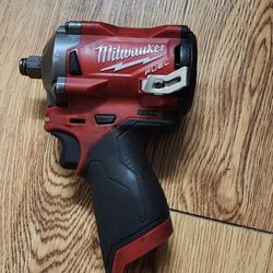 Milwaukee M12 Stubby Impact Wrench 1/2