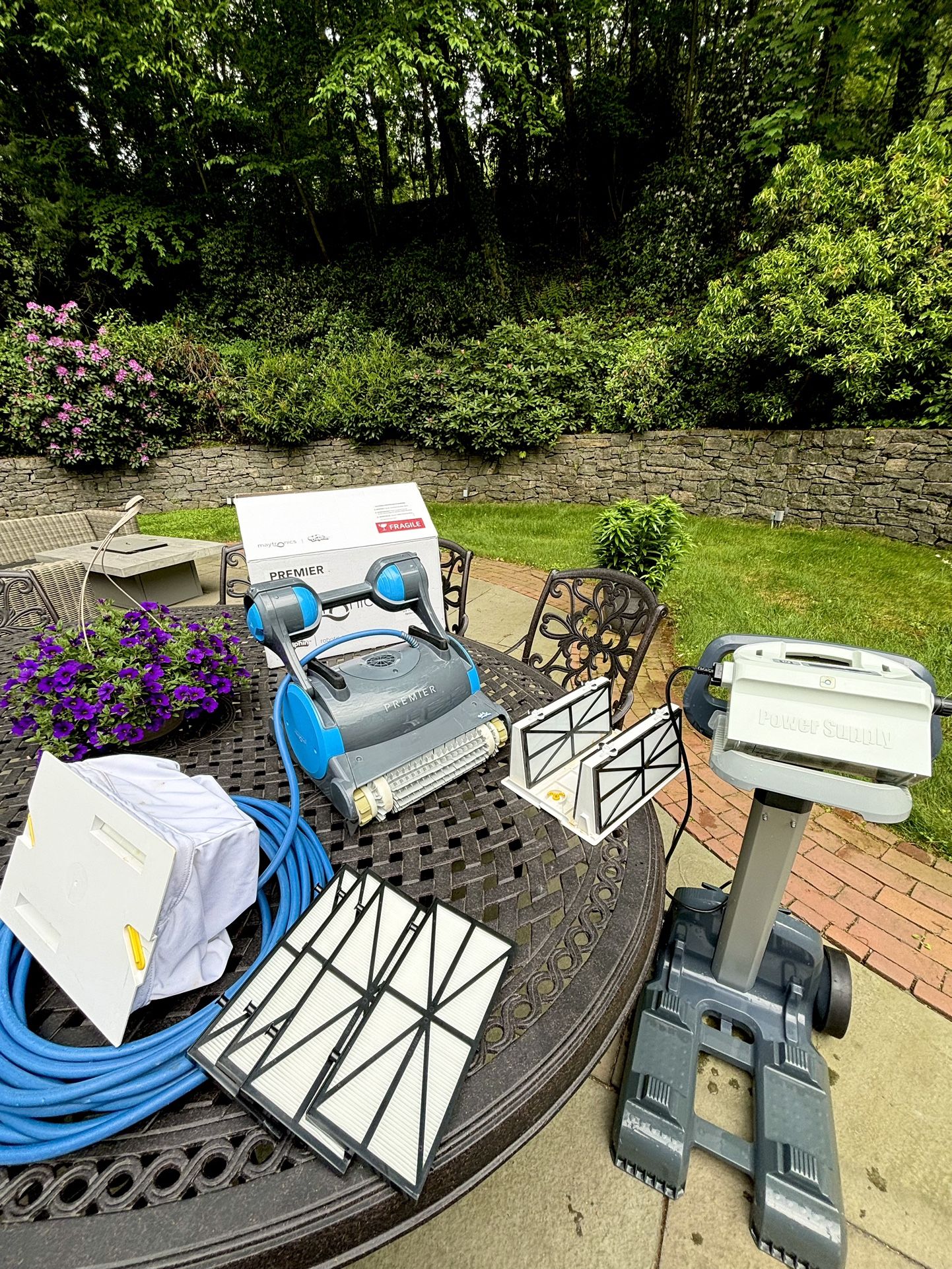 Dolphin “Premier”Robotic Pool Cleaner and Caddy. (IN OYSTER BAY)