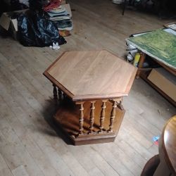 Ethan Allen American Traditional Maple Hexagon End Table