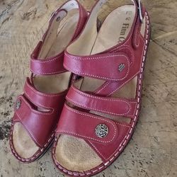 Finn Comfort women’s comfort sandals – Size 40 (approx. women’s 9–9.5).