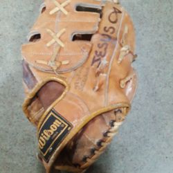 11" Kids Wilson Baseball Glove Broken In 