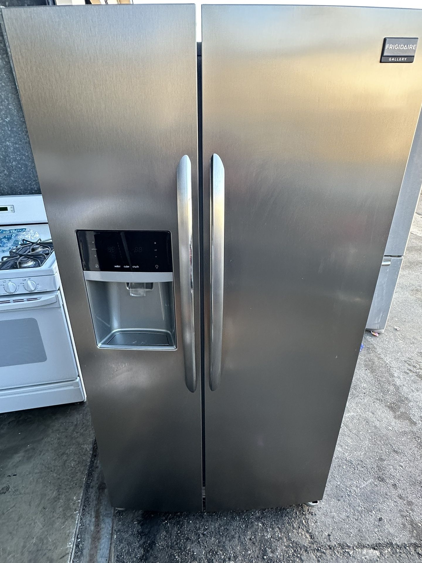 Frigidaire Counter Depth Stainless Steel Side By Side Refrigerador Fully Functional
