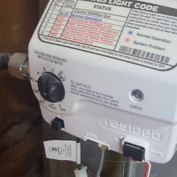 2020 Rheem 35 Gallon Gas Water Heater – Works Great