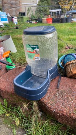Dog Feeder Large Price 7$. Pick Up. E.  E.  72 and Grand View.  E.  Tacoma 