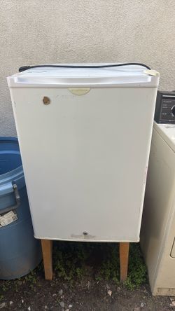 Mini fridge