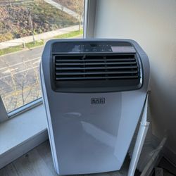 Portable AC (Like New)