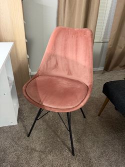 fluffy pink chair