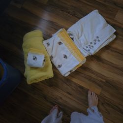 Bumble Bee Bath Ensemble 