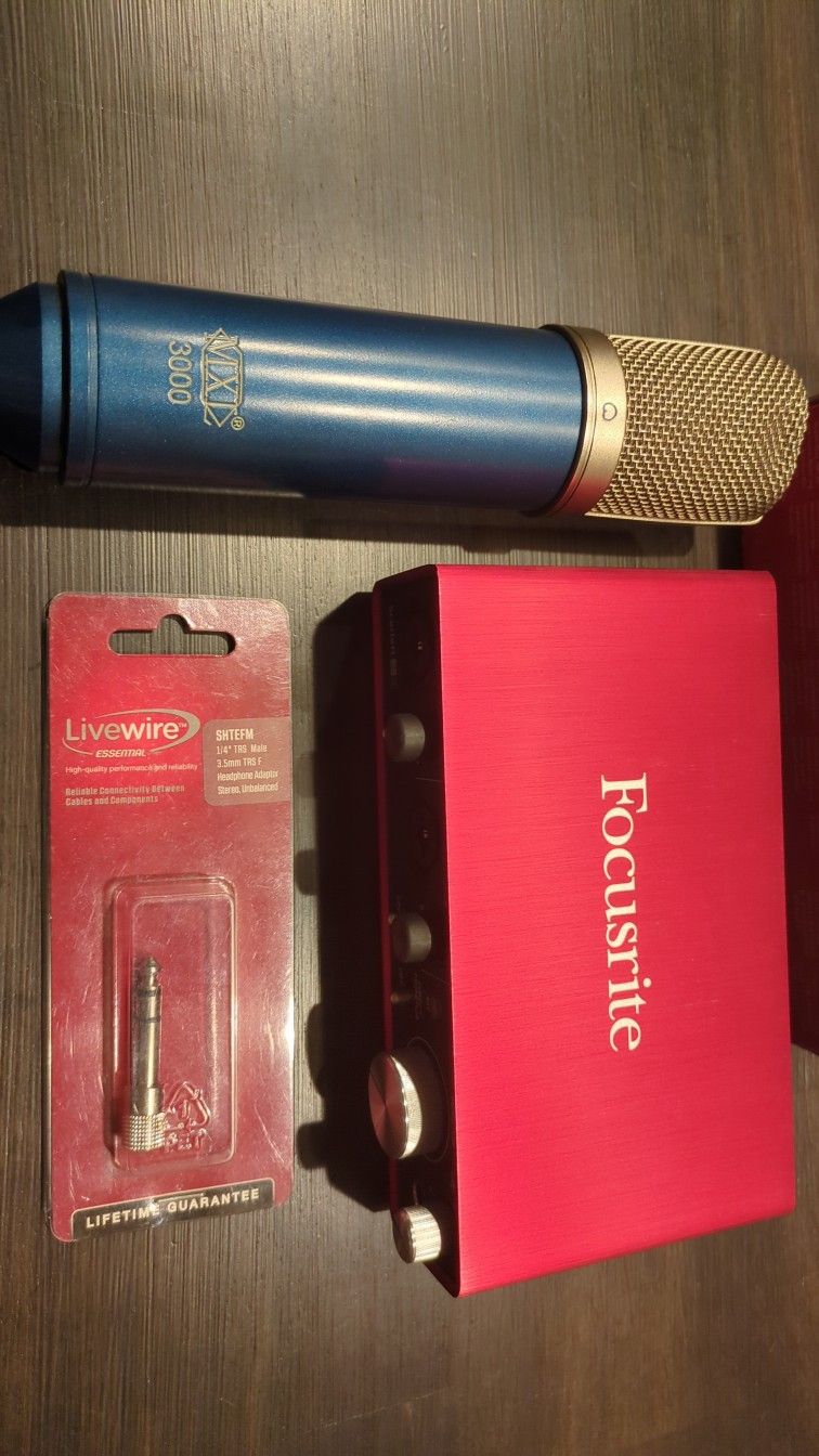 Scarlett 2i2 With Adaptor And MXL 3000 Microphone 🎤