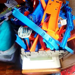 Complete Hot Wheels track