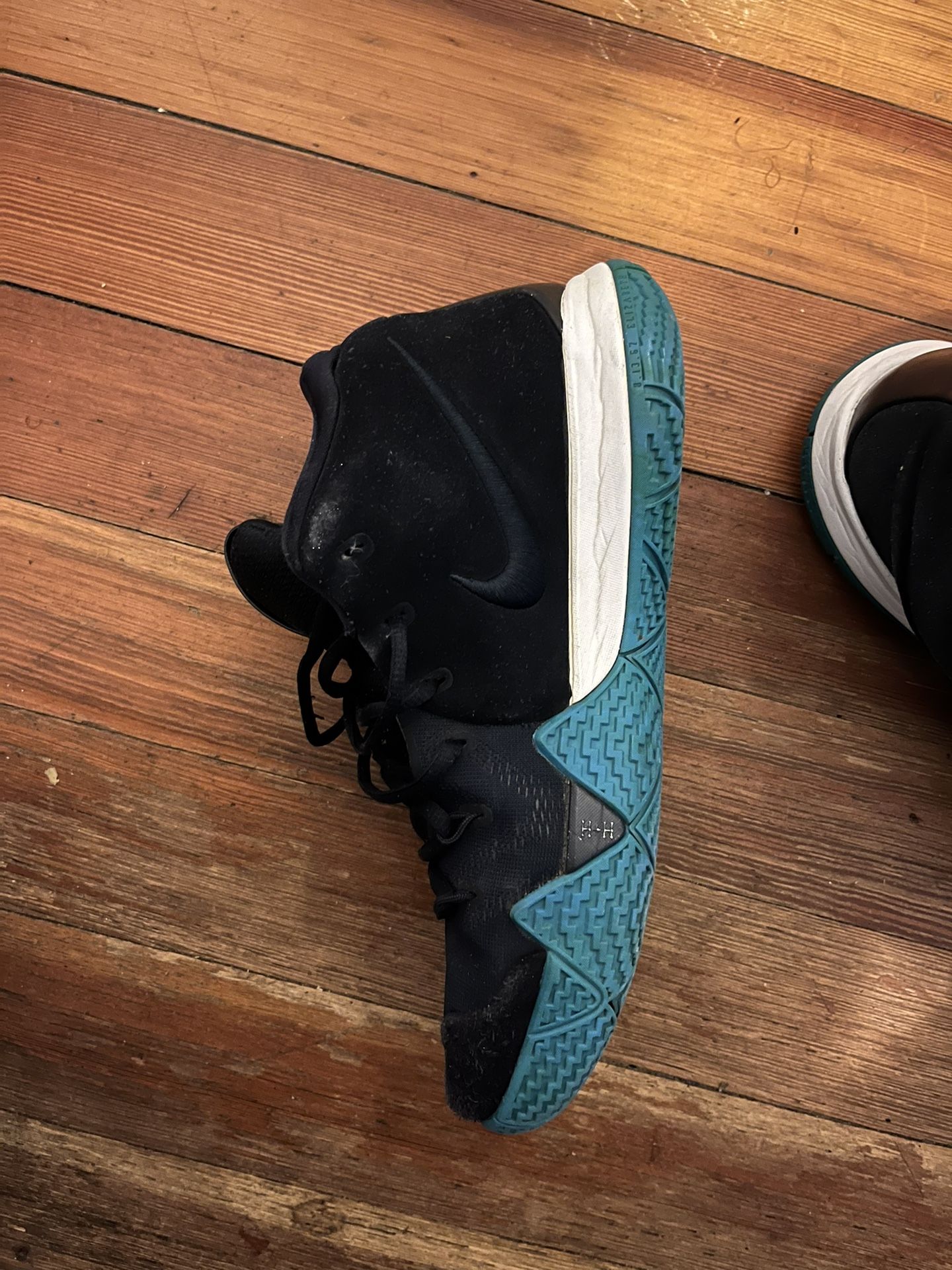 Kyrie Dark Obsidian Size 10