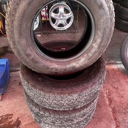 Set of 4 used 285 70 17 all terrain tires
