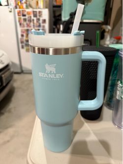 Stanley 40oz Quencher H2.0 FlowState Tumbler Light Blue